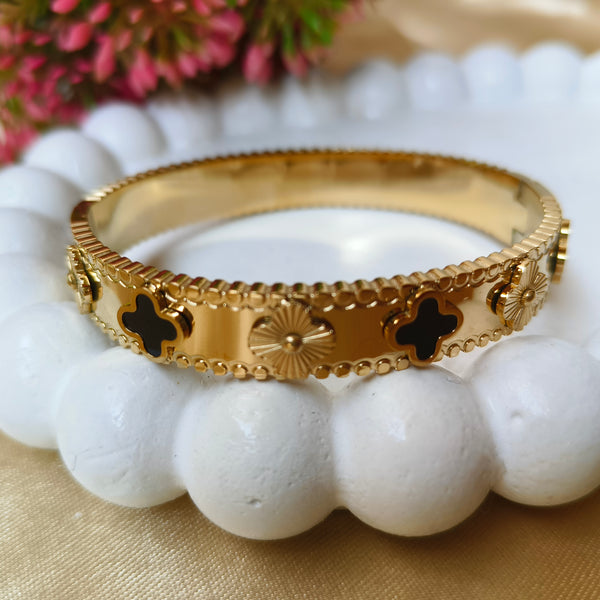 Golden Bloom Clover Bracelet