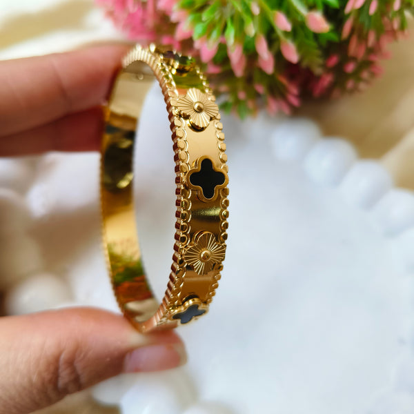 Golden Bloom Clover Bracelet