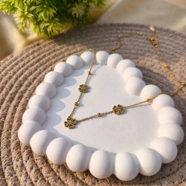 Four-Leaf Clover Minimal Pendant Necklace