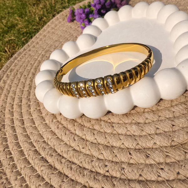 Ribbed Gold Crystal Kada