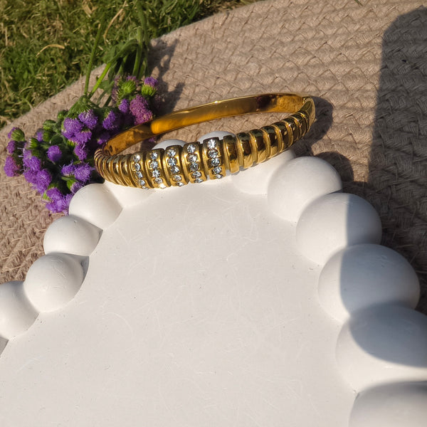 Ribbed Gold Crystal Kada